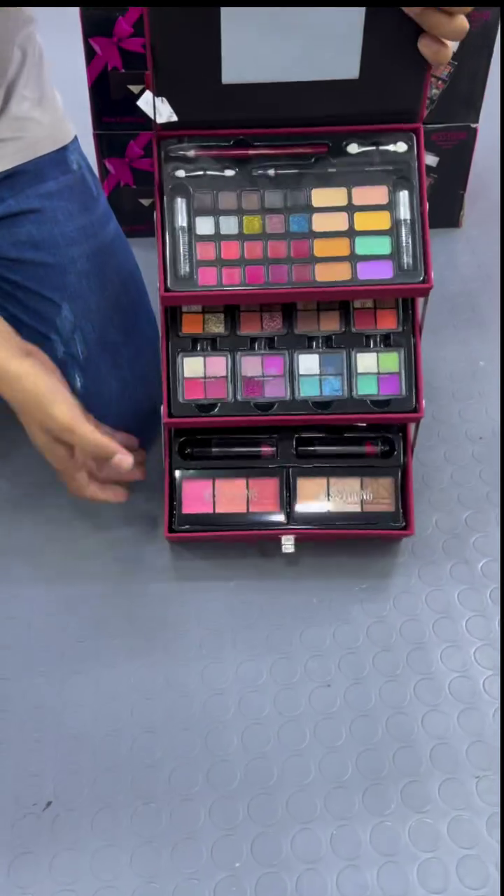 ETA Ultimate Combination Mineral Makeup Set 71 Colors 23.2 Oz